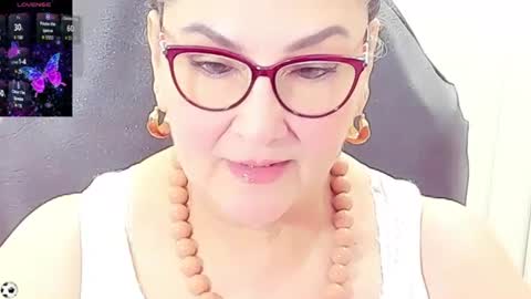 Snapshot of cataleya_mom_ chatting on July 18, 2:05 am cataleya online show from July 18, 2:05 am