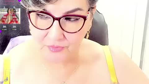 Snapshot of cataleya_mom_ chatting on July 31, 1:54 pm cataleya online show from July 31, 1:54 pm