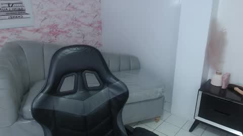 Snapshot of catalina25_t chatting on November 16, 1:28 pm catalina25_t online show from November 16, 1:28 pm