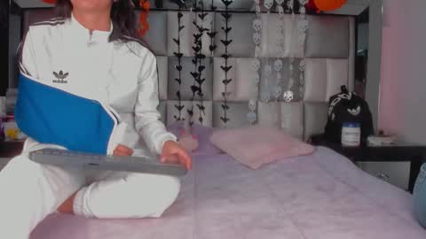 Snapshot of catalina_jade chatting on October 24, 3:41 pm Cata online show from October 24, 3:41 pm