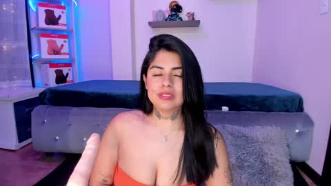 Catalina online show from February 3, 10:54 pm