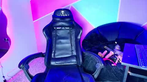 Catalina online show from December 17, 11:11 pm