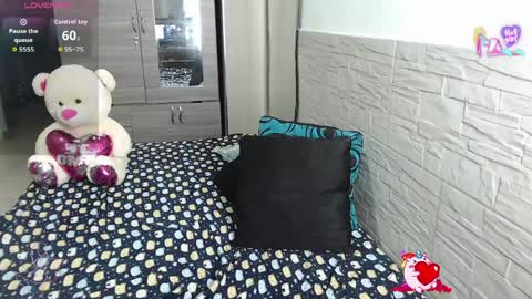 Snapshot of catalinahenao chatting on June 6, 11:15 am cata online show from June 6, 11:15 am