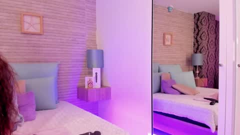 CatalinnaThompson online show from January 8, 3:17 pm