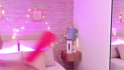 CatalinnaThompson online show from March 8, 12:09 pm