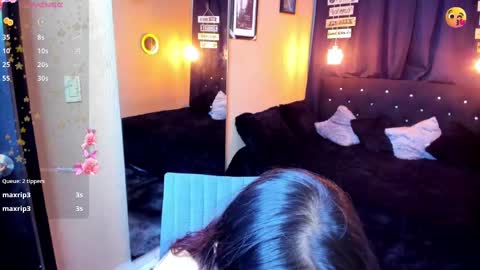 Snapshot of catboobs_ chatting on February 25, 10:15 am Mia online show from February 25, 10:15 am