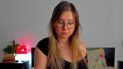 Kat online show from February 3, 10:58 am