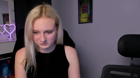 Snapshot of catherine_kitty chatting on February 7, 1:22 pm Catherine online show from February 7, 1:22 pm