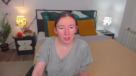 Snapshot of catherinewalls chatting on December 2, 7:36 am Catrin online show from December 2, 7:36 am