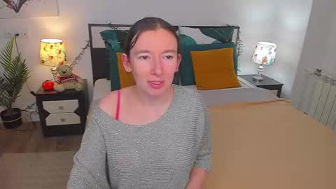 Snapshot of catherinewalls chatting on December 2, 10:39 am Catrin online show from December 2, 10:39 am