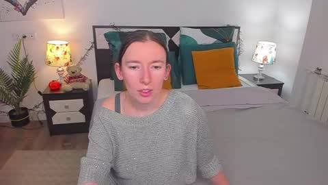 Snapshot of catherinewalls chatting on December 3, 4:25 am Catrin online show from December 3, 4:25 am