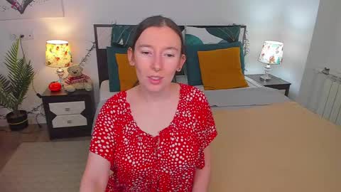 Snapshot of catherinewalls chatting on December 8, 8:20 am Catrin online show from December 8, 8:20 am