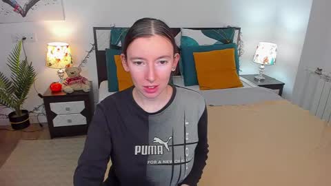 Snapshot of catherinewalls chatting on December 9, 4:23 am Catrin online show from December 9, 4:23 am