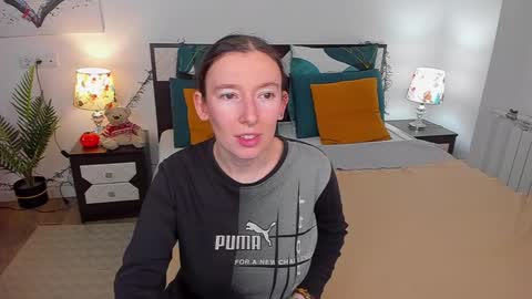 Snapshot of catherinewalls chatting on December 9, 7:28 am Catrin online show from December 9, 7:28 am