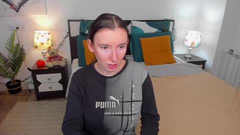 Snapshot of catherinewalls chatting on December 9, 10:32 am Catrin online show from December 9, 10:32 am