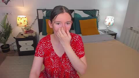 Snapshot of catherinewalls chatting on December 14, 5:51 am Catrin online show from December 14, 5:51 am