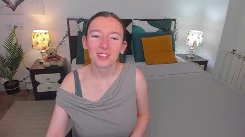 Snapshot of catherinewalls chatting on December 17, 2:23 am Catrin online show from December 17, 2:23 am