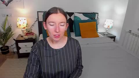 Snapshot of catherinewalls chatting on December 22, 3:33 am Catrin online show from December 22, 3:33 am