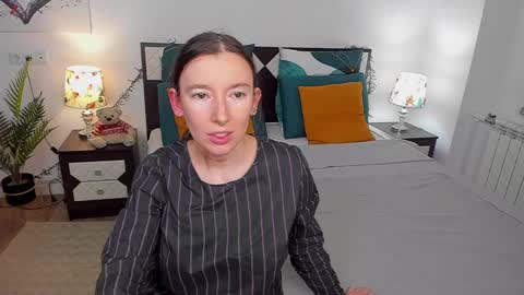 Snapshot of catherinewalls chatting on December 22, 6:49 am Catrin online show from December 22, 6:49 am