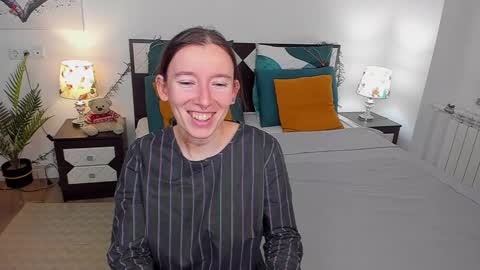 Snapshot of catherinewalls chatting on December 22, 9:55 am Catrin online show from December 22, 9:55 am