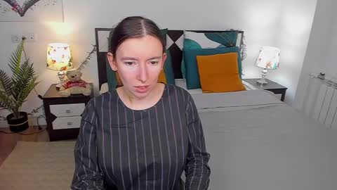 Snapshot of catherinewalls chatting on December 23, 9:49 am Catrin online show from December 23, 9:49 am