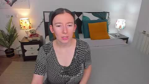 Snapshot of catherinewalls chatting on December 25, 7:14 am Catrin online show from December 25, 7:14 am