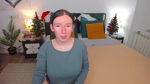 Snapshot of catherinewalls chatting on January 8, 1:53 am Catrin online show from January 8, 1:53 am