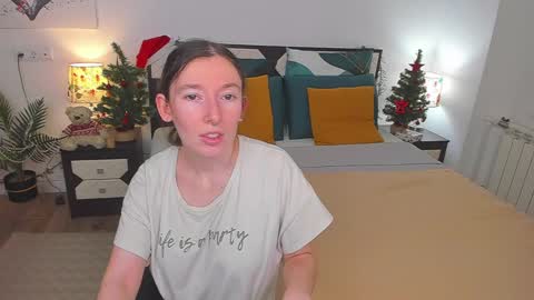 Snapshot of catherinewalls chatting on January 27, 5:47 am Catrin online show from January 27, 5:47 am