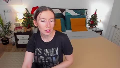 Snapshot of catherinewalls chatting on February 2, 5:53 am Catrin online show from February 2, 5:53 am