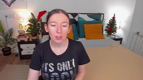 Snapshot of catherinewalls chatting on February 3, 8:13 am Catrin online show from February 3, 8:13 am