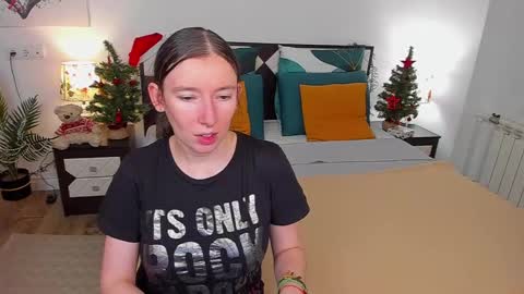 Snapshot of catherinewalls chatting on February 4, 1:23 am Catrin online show from February 4, 1:23 am