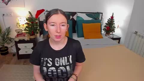 Snapshot of catherinewalls chatting on February 4, 4:26 am Catrin online show from February 4, 4:26 am