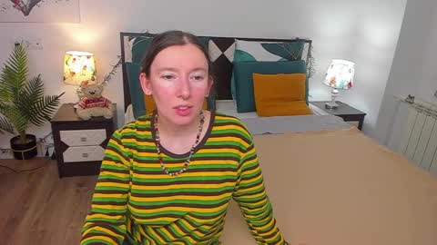 Snapshot of catherinewalls chatting on February 17, 1:58 am Catrin online show from February 17, 1:58 am