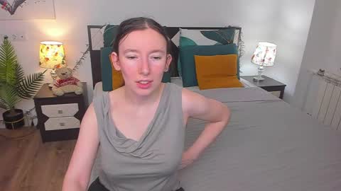 Snapshot of catherinewalls chatting on March 4, 5:42 am Catrin online show from March 4, 5:42 am