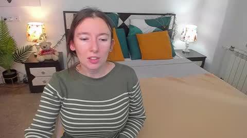 Snapshot of catherinewalls chatting on September 28, 7:25 am Catrin online show from September 28, 7:25 am