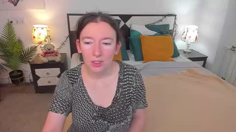 Snapshot of catherinewalls chatting on October 9, 7:28 am Catrin online show from October 9, 7:28 am