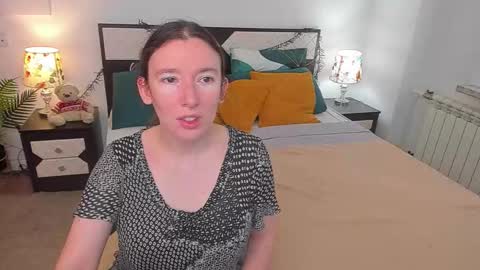 Snapshot of catherinewalls chatting on October 12, 7:29 am Catrin online show from October 12, 7:29 am