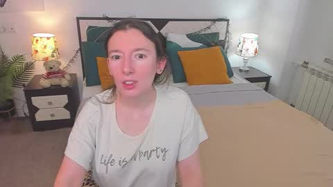 Snapshot of catherinewalls chatting on October 17, 7:55 am Catrin online show from October 17, 7:55 am