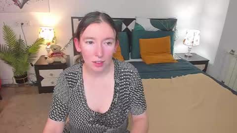 Snapshot of catherinewalls chatting on December 1, 11:54 pm Catrin online show from December 1, 11:54 pm