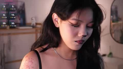 Lee online show from October 31, 5:25 pm