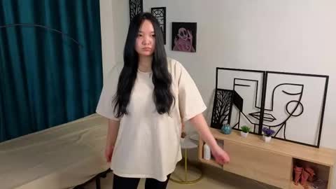 Snapshot of catheryngoldsmith chatting on January 18, 12:47 pm Hello My name is Mary im new model here and little but shy but curious. online show from January 18, 12:47 pm