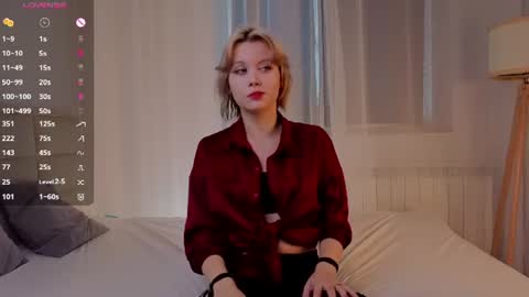 Mia online show from July 28, 11:17 am