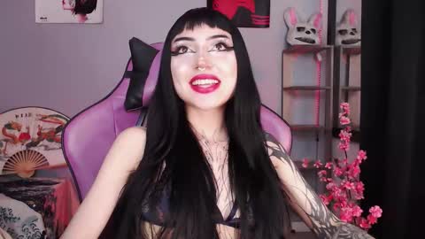 Snapshot of cati_petite chatting on September 17, 3:08 am Cati help me reach my goal of 100 thumbs up again 3 online show from September 17, 3:08 am