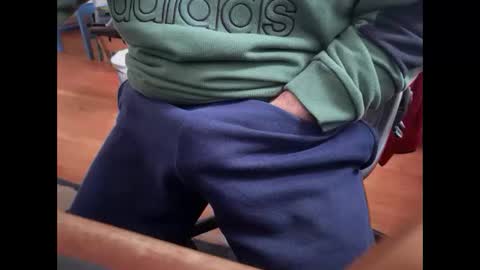 Snapshot of catmandoo21001 chatting on March 1, 7:04 pm catmandoo21001 online show from March 1, 7:04 pm