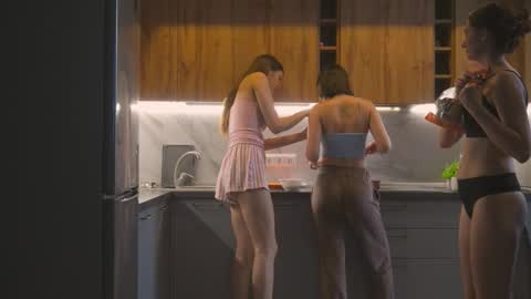 Snapshot of catolinanight chatting on October 19, 6:14 am catolinanight online show from October 19, 6:14 am