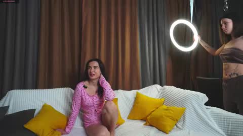 Snapshot of catolinanight chatting on December 4, 7:06 am catolinanight online show from December 4, 7:06 am