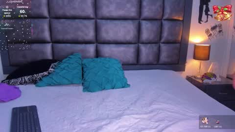 Snapshot of cattalina_25 chatting on December 17, 12:11 pm cattalina_25 online show from December 17, 12:11 pm