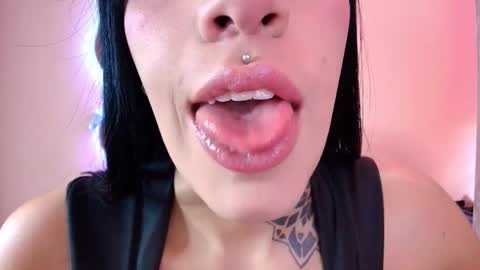 Snapshot of catte_jensen chatting on November 23, 7:46 pm Cattleya online show from November 23, 7:46 pm