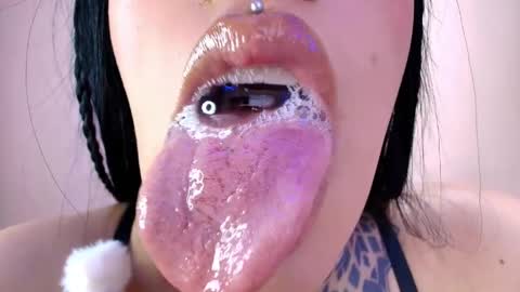 Snapshot of catte_jensen chatting on May 13, 5:16 am Cattleya online show from May 13, 5:16 am