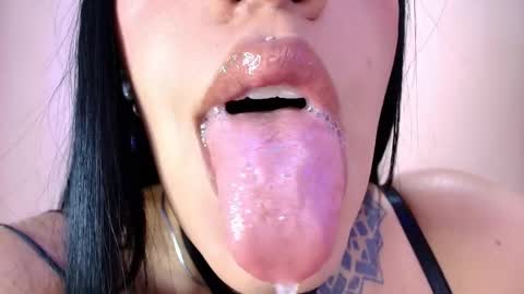 Snapshot of catte_jensen chatting on May 31, 4:42 am Cattleya online show from May 31, 4:42 am